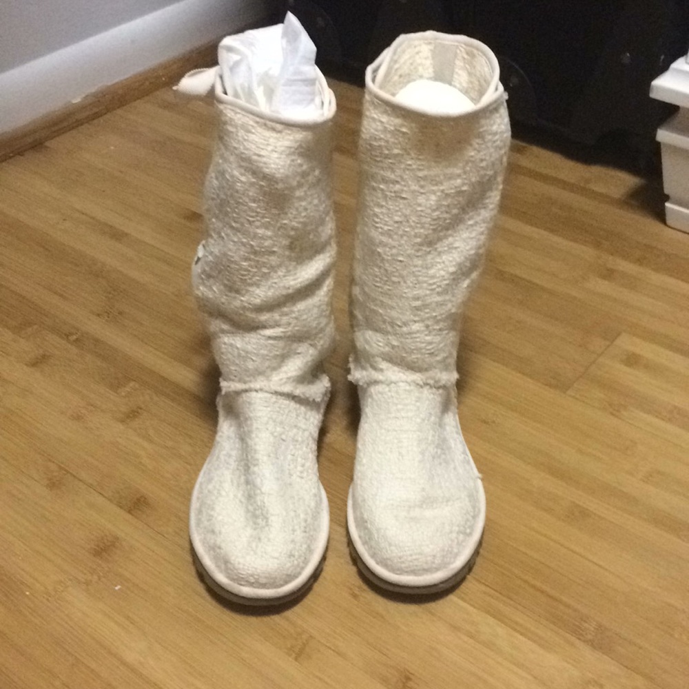 Heirloom Uggs Creme / Cream lace-up back Ugg Boots